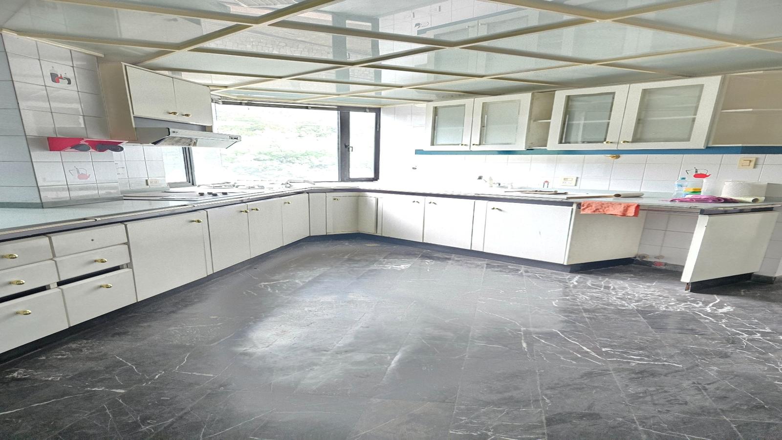 Selling Apartment with Panoramic View in El Bosque at an Excellent Price 250m2 4