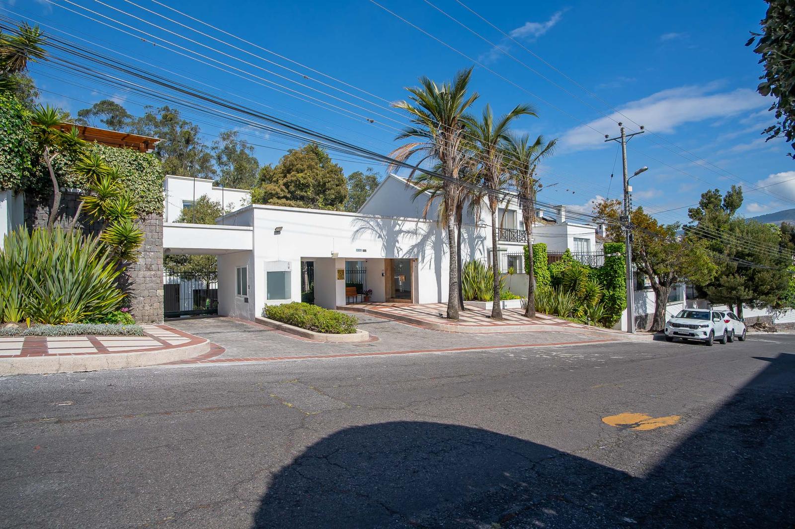 Casa en venta en Pichincha | Quito | El Condado, CASA DE VENTA URBANIZACIÓN EL CONDADO COUNTRY PLAZA 12, 405 m²