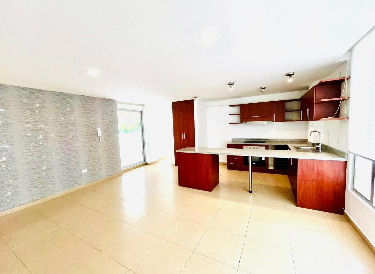Departamento en venta en Pichincha | Quito | Cumbayá, CUMBAYA dentro de Urb. La Florencia,, 228 m²