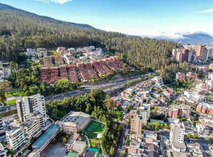 Exclusivo Departamento Amoblado de Lujo en Renta | Colinas del Pichincha