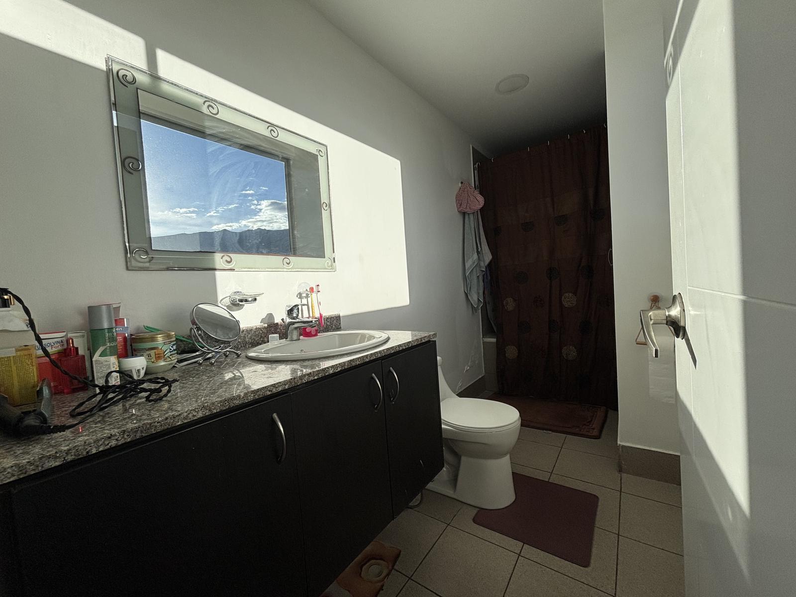 Selling duplex apartment with spacious patio in Los Laureles, Quito