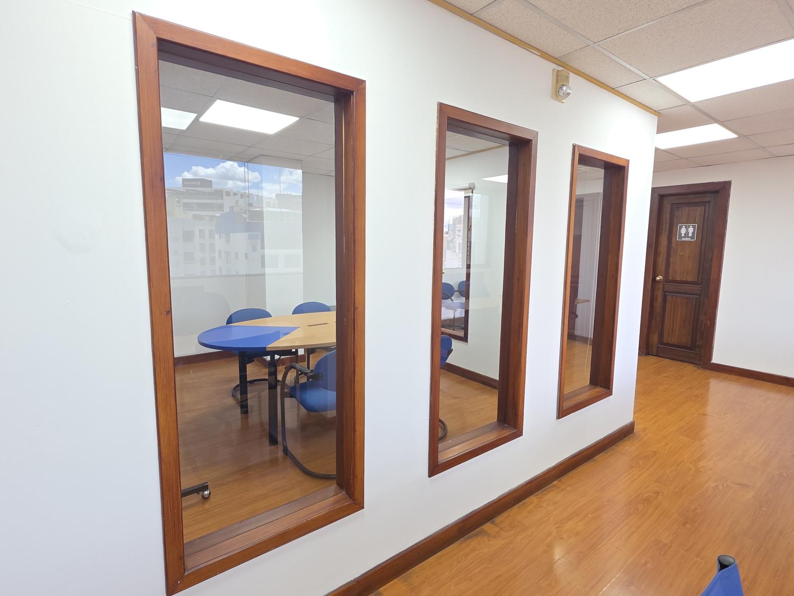 Oficina en venta en Pichincha | Quito | La Carolina, OFICINA EN VENTA en Av. República, Edif. Pucará, 90 m²
