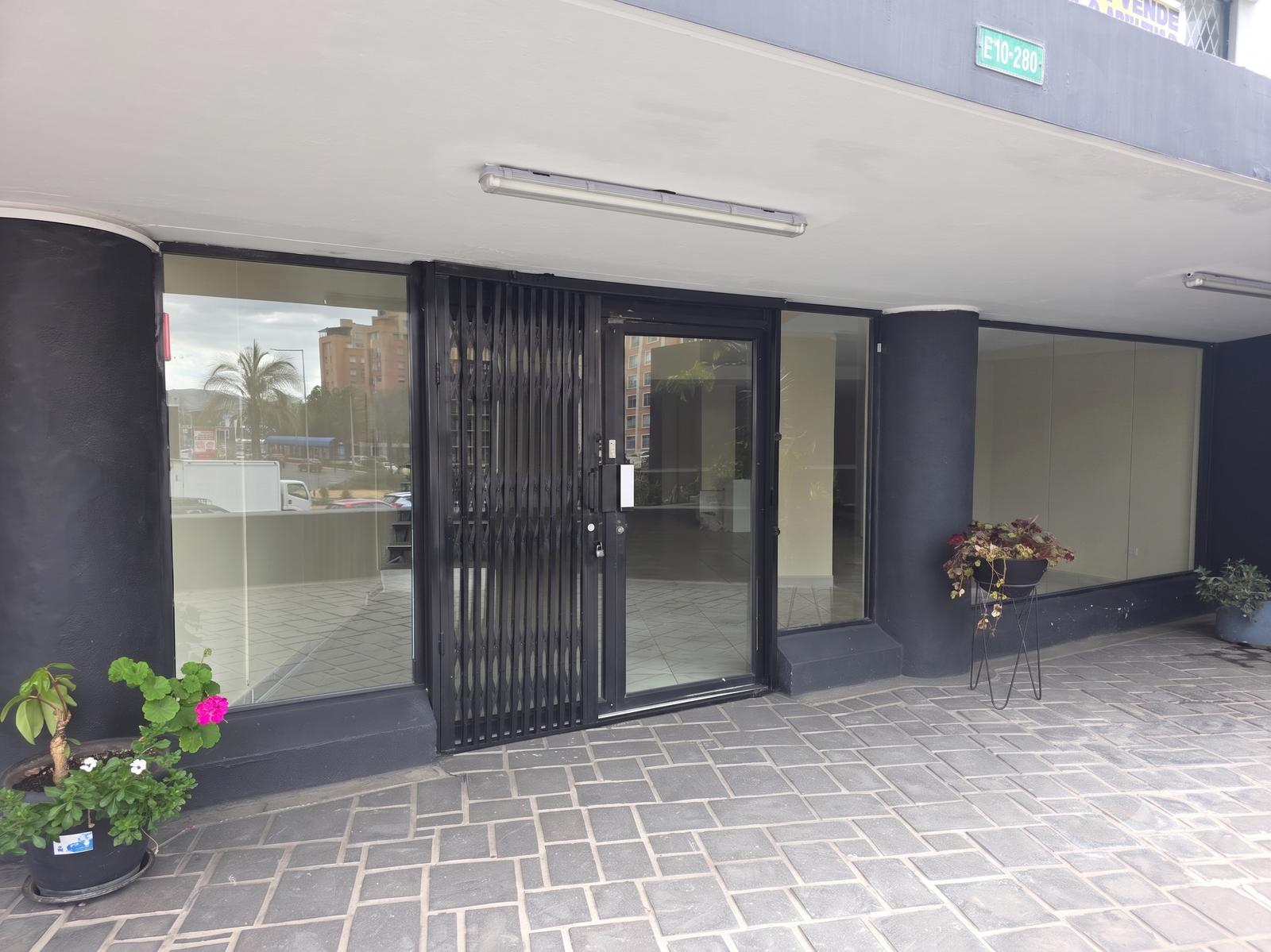 Local en alquiler en Pichincha | Quito | El Batán, Av. 6 de Diciembre y Gaspar de Villaroel, 165 m²