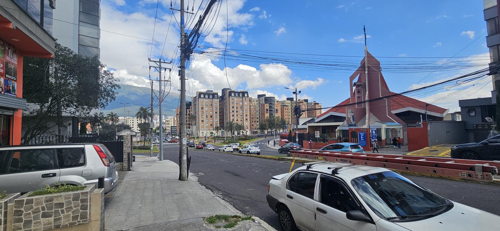 Local en alquiler en Pichincha | Quito | El Batán, Av. 6 de Diciembre y Gaspar de Villaroel, 165 m²