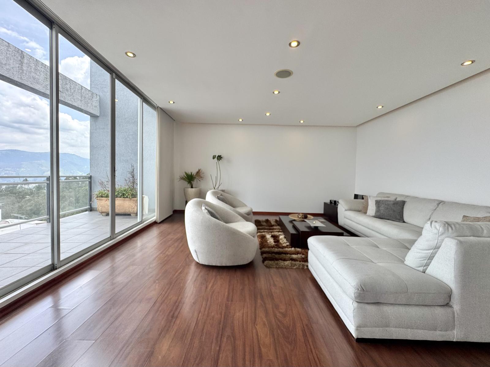 Penthouse Department with Terrace for Rent in Vista Grande, Miravalle 3