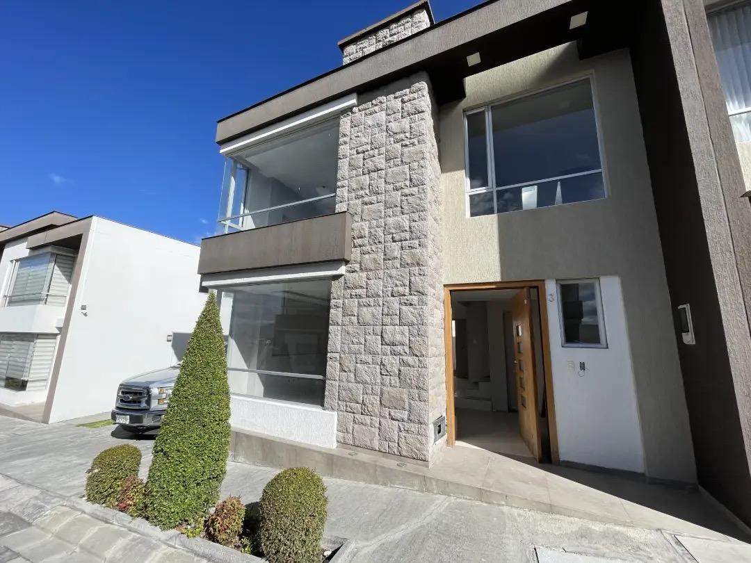 Casa en venta en Pichincha | Quito | Nayón, Elías Sinalín y Antonio José de Sucre, 217 m²