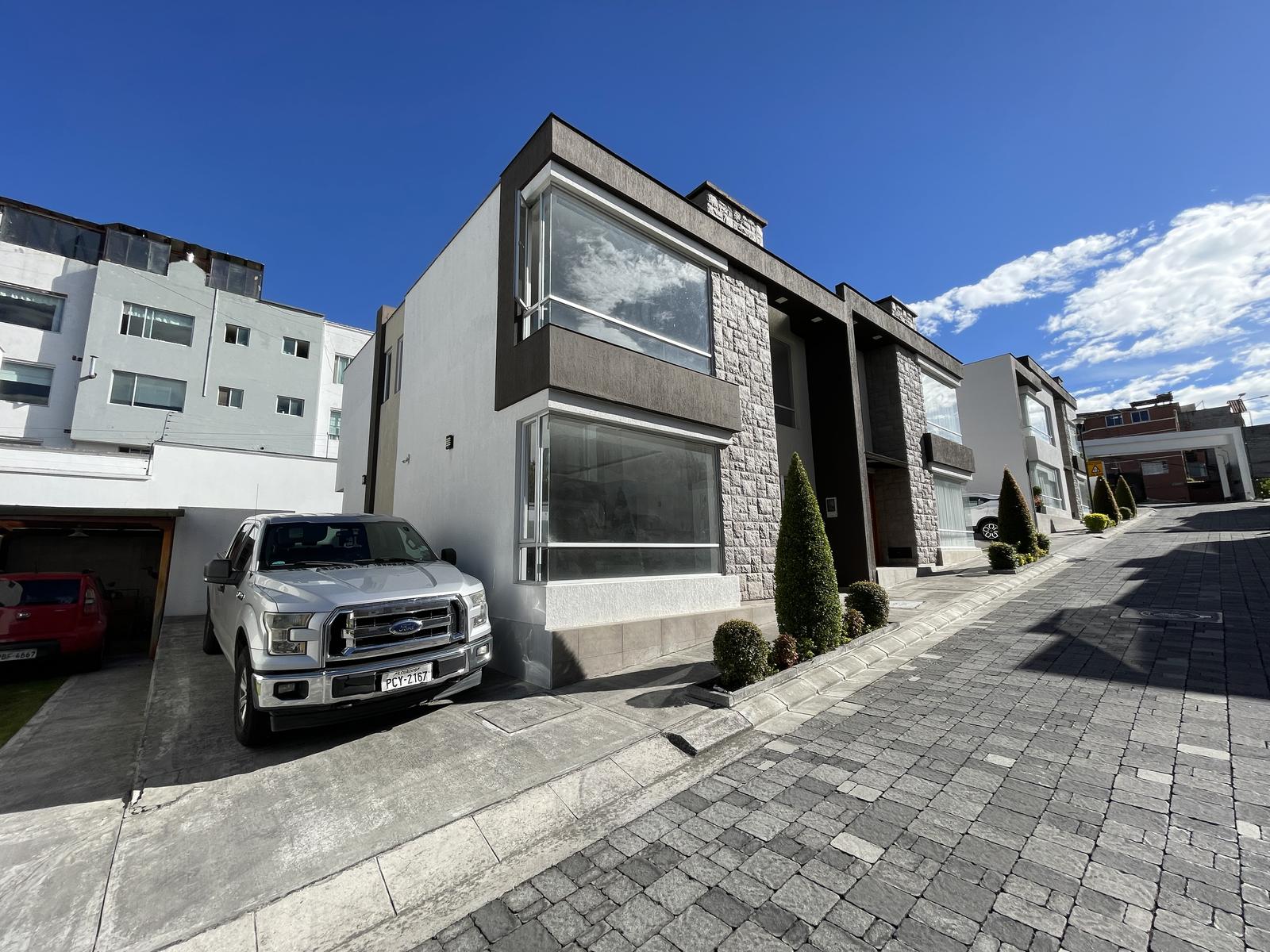 Casa en venta en Pichincha | Quito | Nayón, Elías Sinalín y Antonio José de Sucre, 217 m²