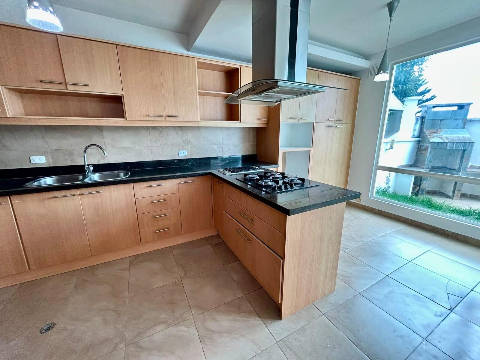 Casa en venta en Pichincha | Quito | Cumbayá, Marieta de veintimilla 1, 249 m²