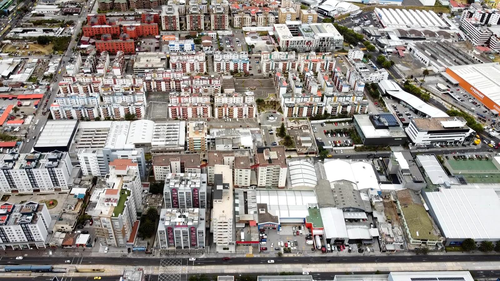 Terreno en venta en Pichincha | Quito | Jipijapa, TERRENO COMERCIAL EN VENTA | 2.085 m² | UDLA – AV. DE LOS GRANADOS | QUITO, 1600 m²