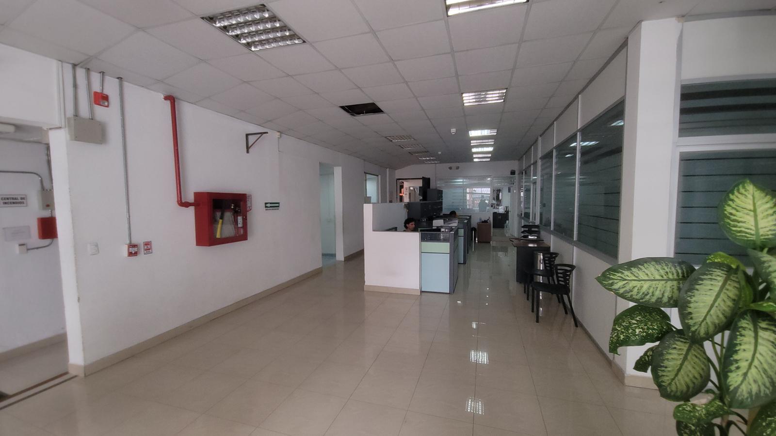Terreno en venta en Pichincha | Quito | Jipijapa, TERRENO COMERCIAL EN VENTA | 2.085 m² | UDLA – AV. DE LOS GRANADOS | QUITO, 1600 m²