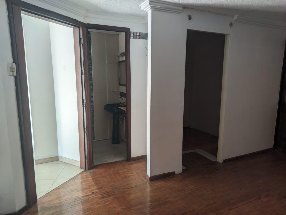Local for rent in Pichincha | Quito | La Kennedy, 6 de diciembre y Álamos, 45 m²
