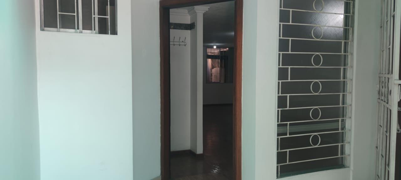 Local for rent in Pichincha | Quito | La Kennedy, 6 de diciembre y Álamos, 45 m²
