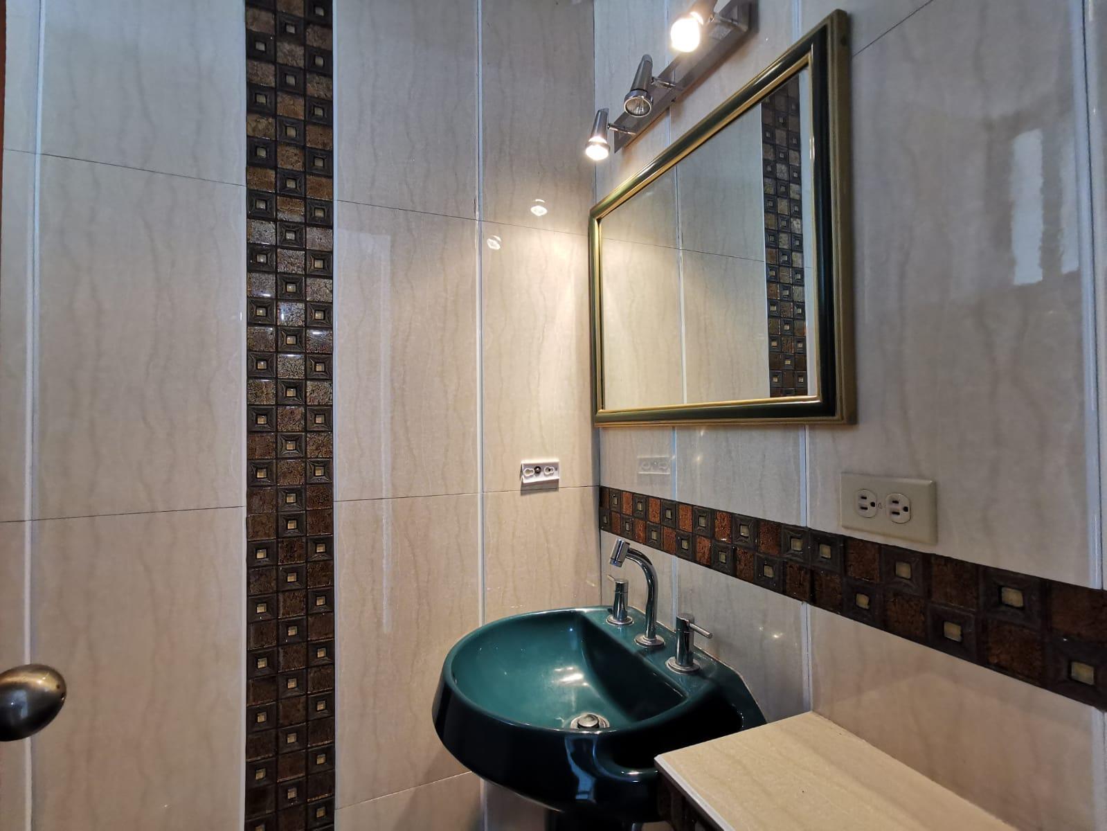 Local for rent in Pichincha | Quito | La Kennedy, 6 de diciembre y Álamos, 45 m²