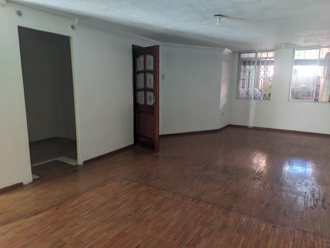 Local for rent in Pichincha | Quito | La Kennedy, 6 de diciembre y Álamos, 45 m²