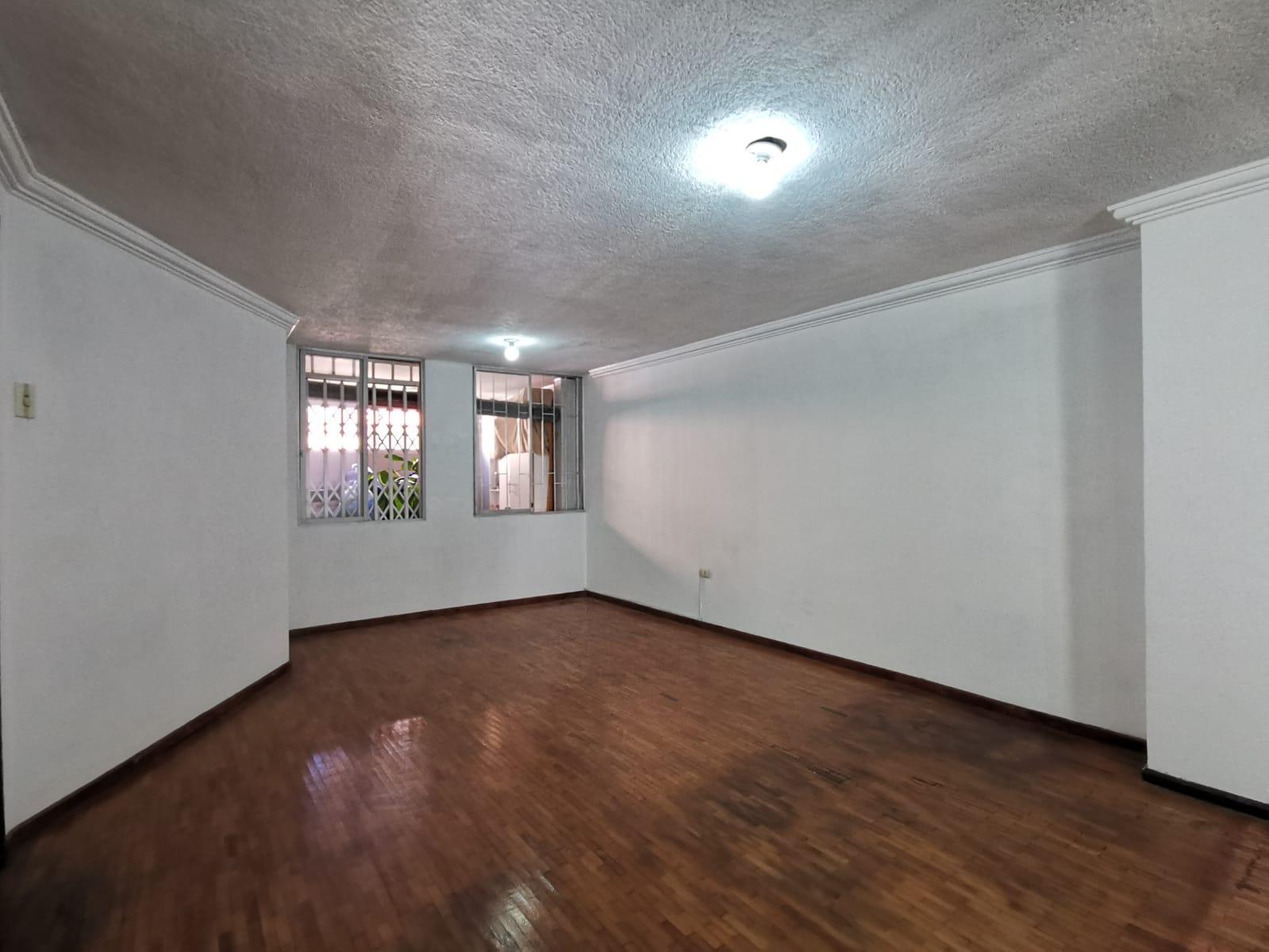 Local for rent in Pichincha | Quito | La Kennedy, 6 de diciembre y Álamos, 45 m²