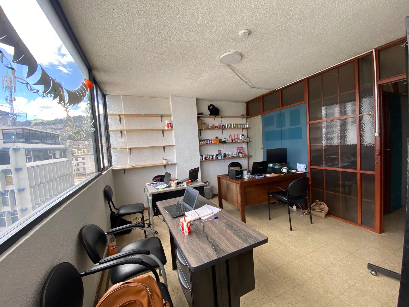 Oficina en venta en Pichincha | Quito | Centro de Quito, Juan Salinas y Santiago edificio Jacome frente al SRI, 87 m²