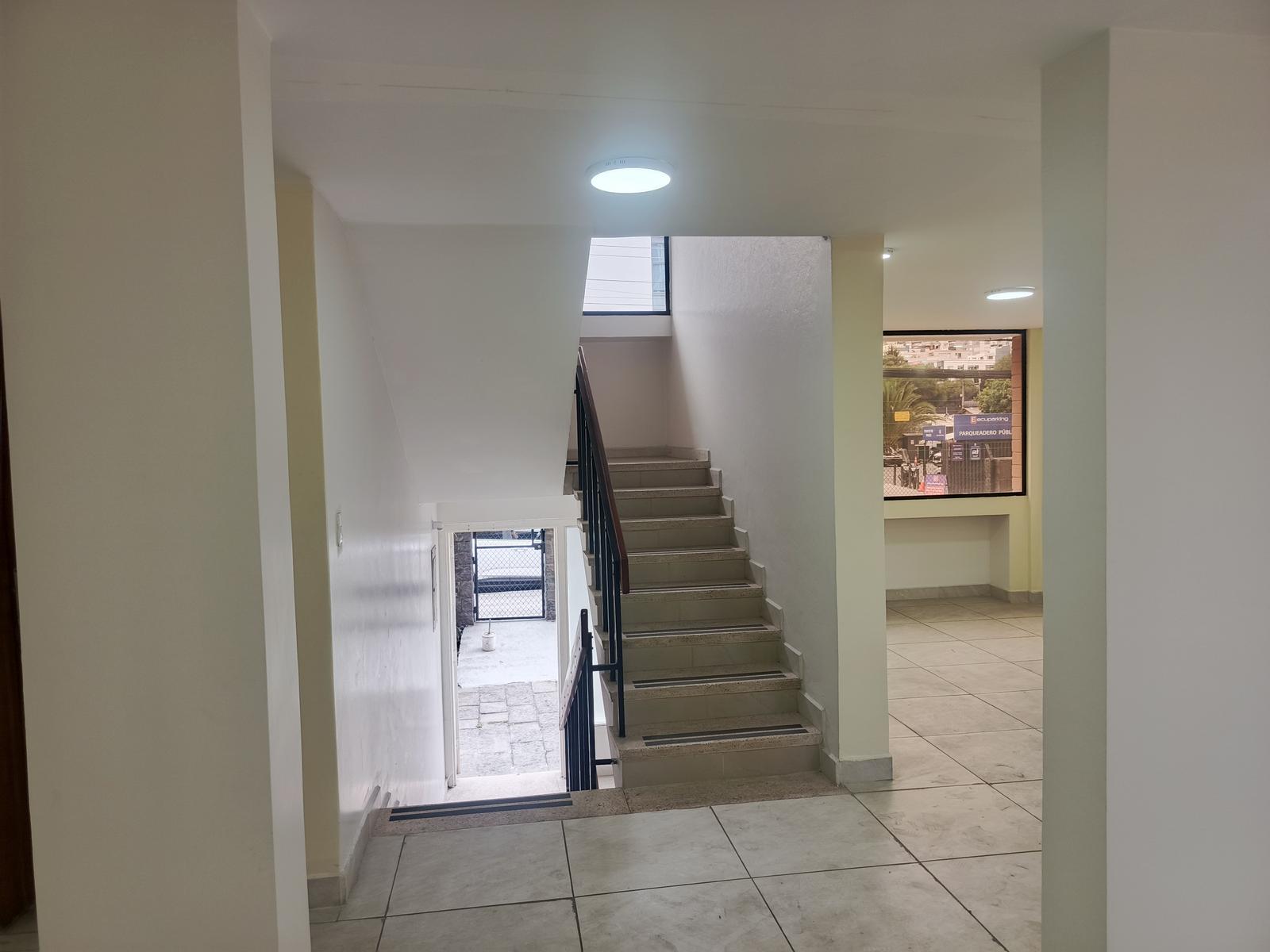 Edificio Comercial for rent in Ecuador | Pichincha | Quito, AI Edificio comercial en Renta, tres torres de 4 plantas c/u Sector Hospital Vozandes, 1403 m²