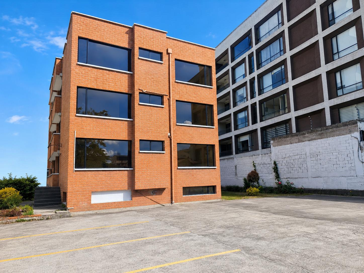 Edificio Comercial for rent in Ecuador | Pichincha | Quito, AI Edificio comercial en Renta, tres torres de 4 plantas c/u Sector Hospital Vozandes, 1403 m²