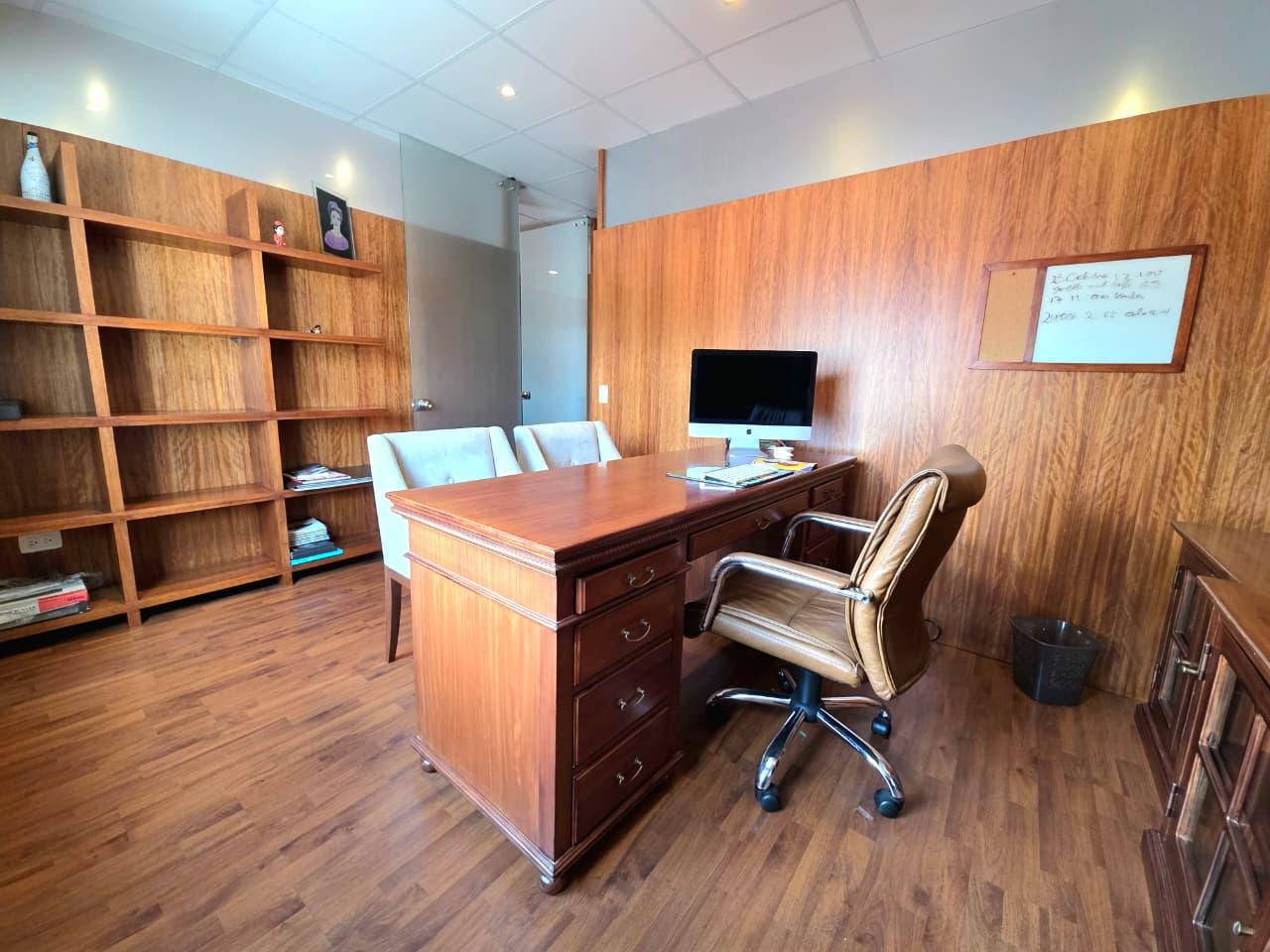 Oficina en venta en Pichincha | Quito | La Colón, La Niña y Diego de Almagro, 114 m²