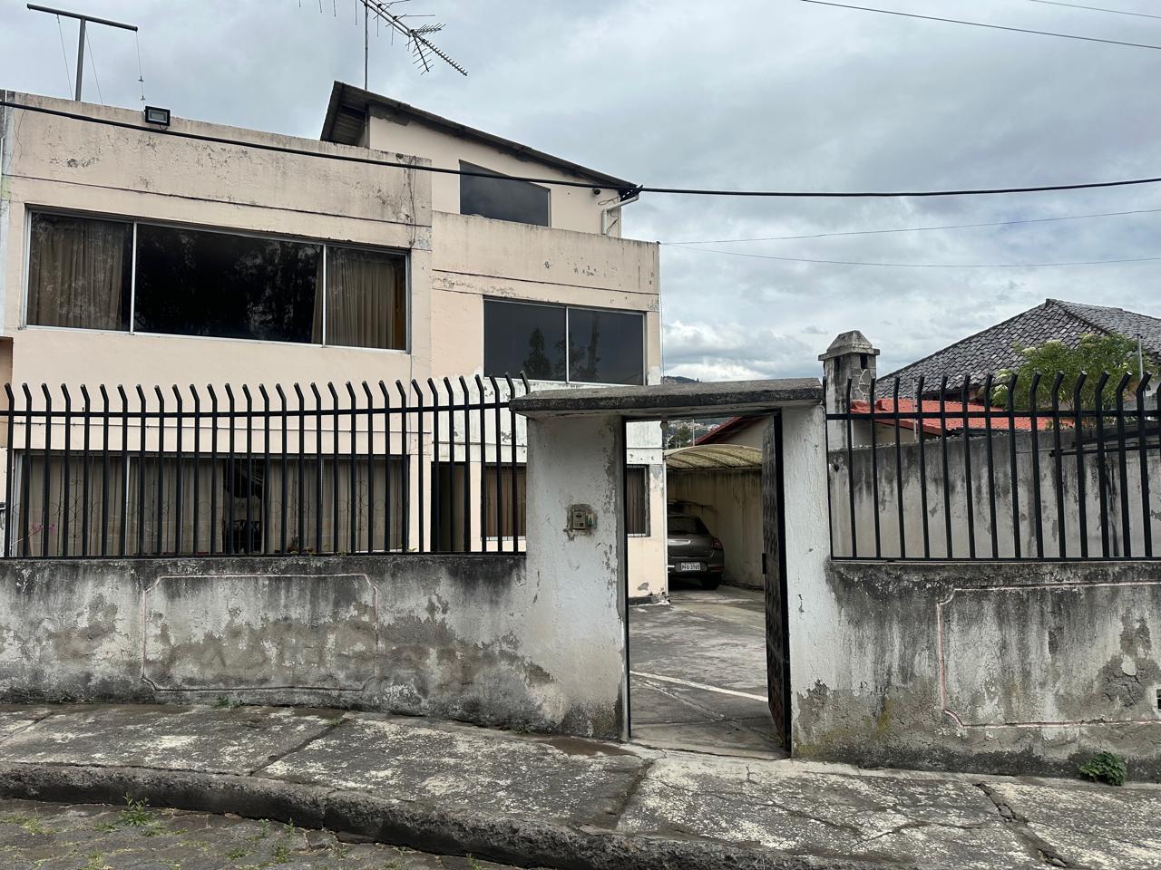 Casa for sale in Pichincha | Quito | Conocoto, Casa Independiente sector Conocoto, 240 m²