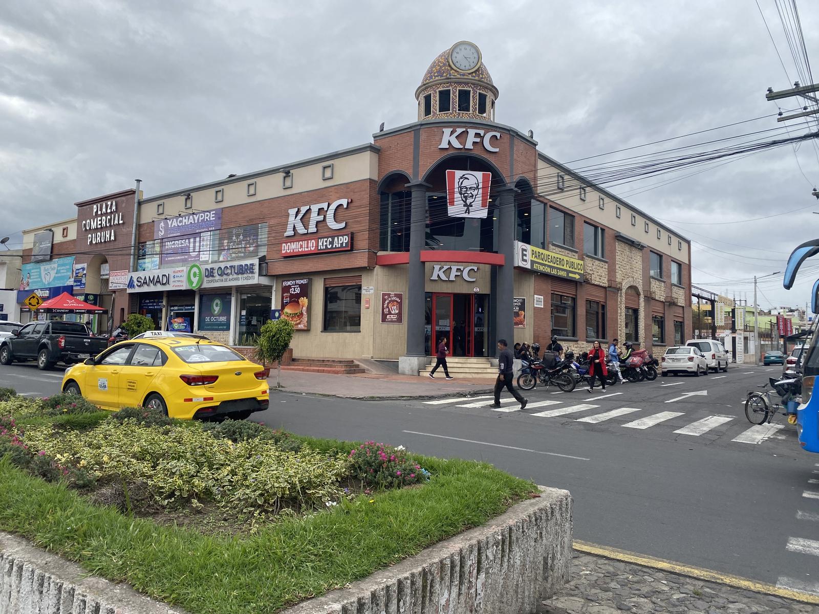 Local for rent in Chimborazo | Riobamba | Centro de Riobamba, Local Comercial en Arriendo - Plaza Puruhá - Riobamba Av. Daniel León Borja - 60 parqueaderos, 154 m²