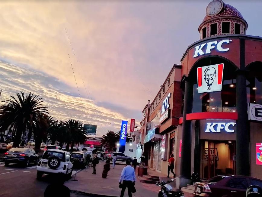 Local for rent in Chimborazo | Riobamba | Centro de Riobamba, Local Comercial en Arriendo - Plaza Puruhá - Riobamba Av. Daniel León Borja - 60 parqueaderos, 154 m²