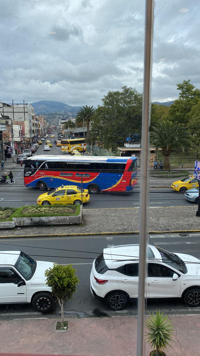 Local for rent in Chimborazo | Riobamba | Centro de Riobamba, Local Comercial en Arriendo - Plaza Puruhá - Riobamba Av. Daniel León Borja - 60 parqueaderos, 154 m²