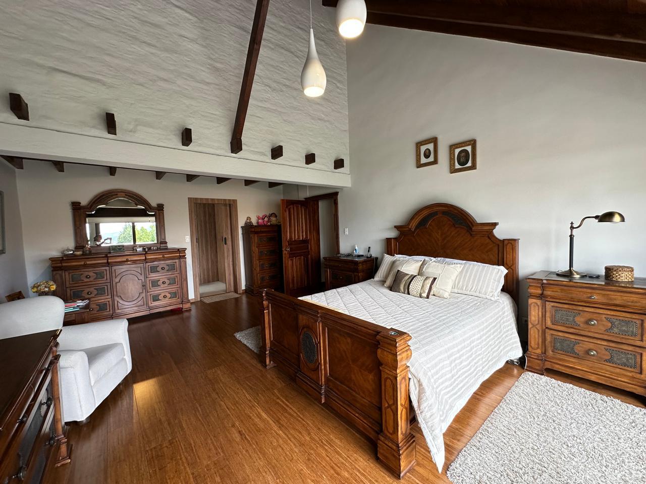 Casa en venta en Pichincha | Quito | Monteserrín, Casa Hermosa Campo Alegre 744.83m2