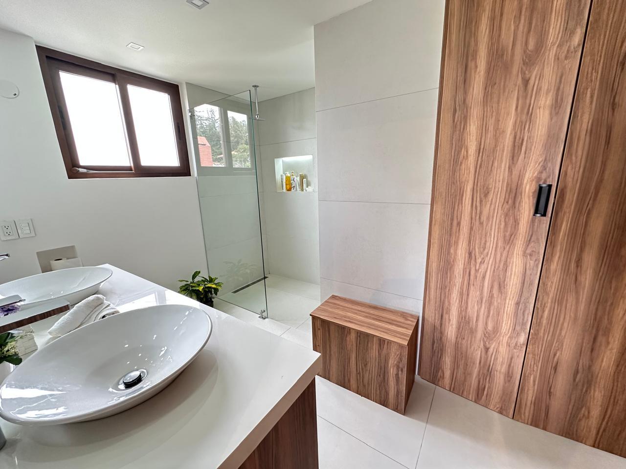 Casa en venta en Pichincha | Quito | Monteserrín, Casa Hermosa Campo Alegre 744.83m2