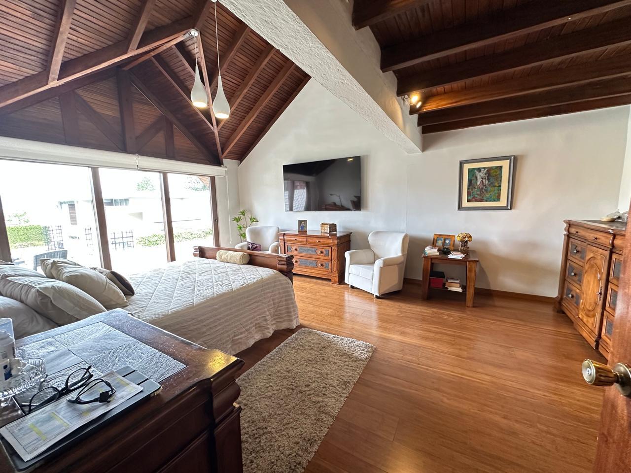 Casa en venta en Pichincha | Quito | Monteserrín, Casa Hermosa Campo Alegre 744.83m2
