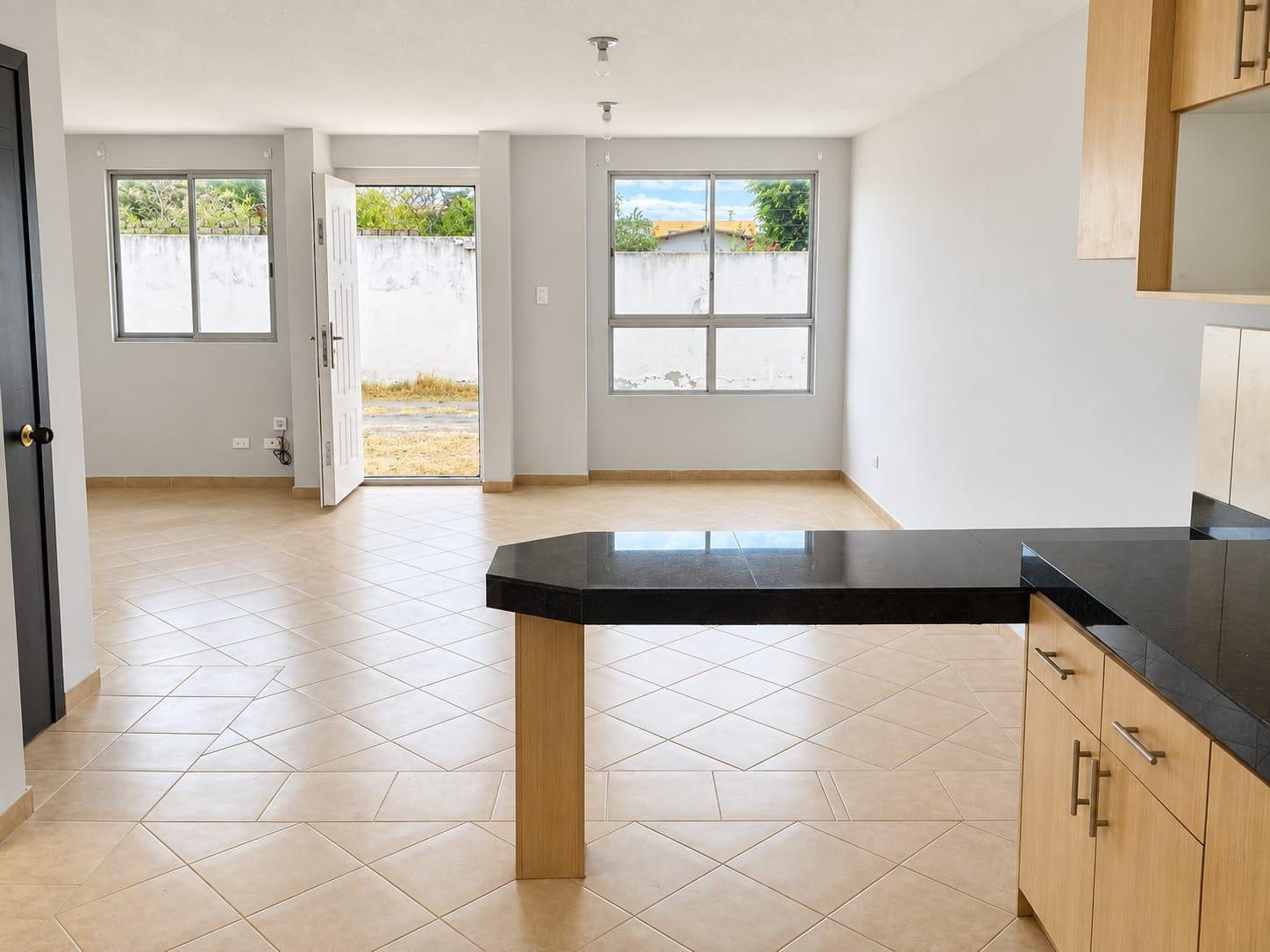 Casa en venta en Pichincha | Quito | Mitad del Mundo, Mitad del Mundo – San Antonio de Pichincha, Conjunto Carolina, Av. Equinoccial, 90 m²