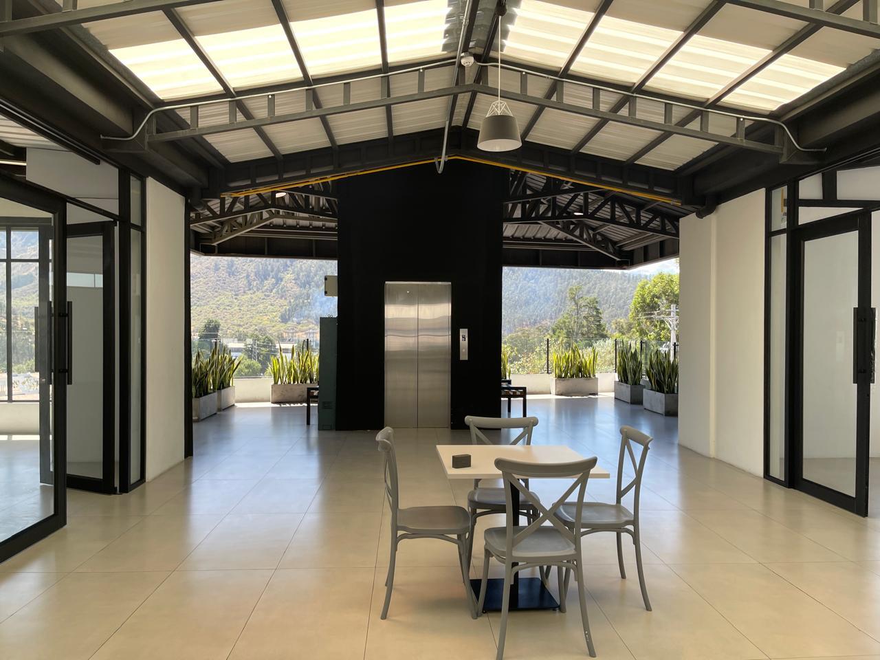 Local en alquiler en Pichincha | Quito | La Armenia, Vista Garden Plaza Sebastián de Benalcázar y Enrique Gil, 90 m²