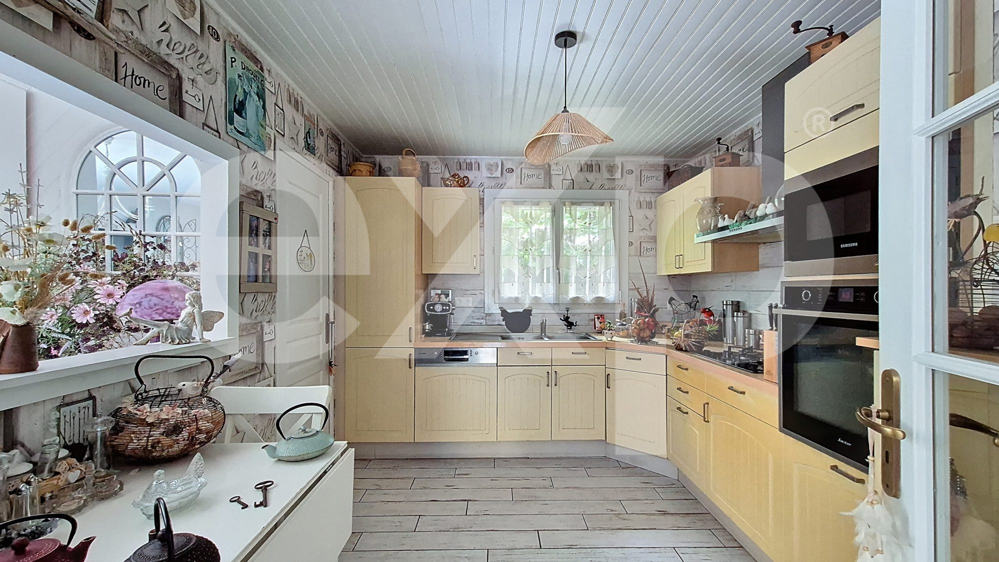 EYSINES – 5-Room House 91 m² in OCCUPIED LIFE ESTATE – 58.5% Discount – Garage, Sunroom, 465 m² Land – Near Tram D 4