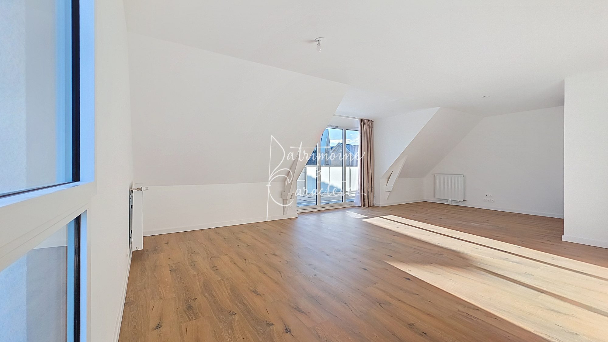 Large and Bright 4-Room Apartment for Rent 3