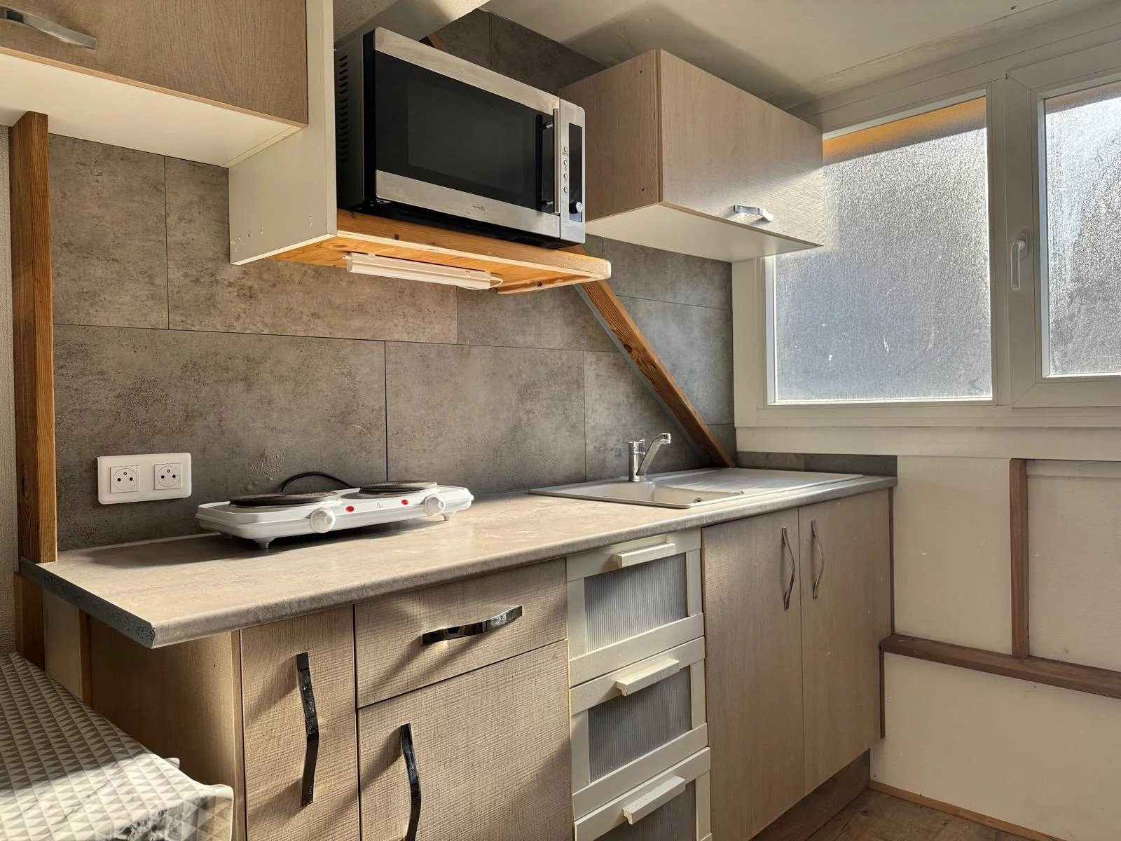 CHAMBRE MEUBLEE avec stationnement - Quartier Clémenceau / Butte