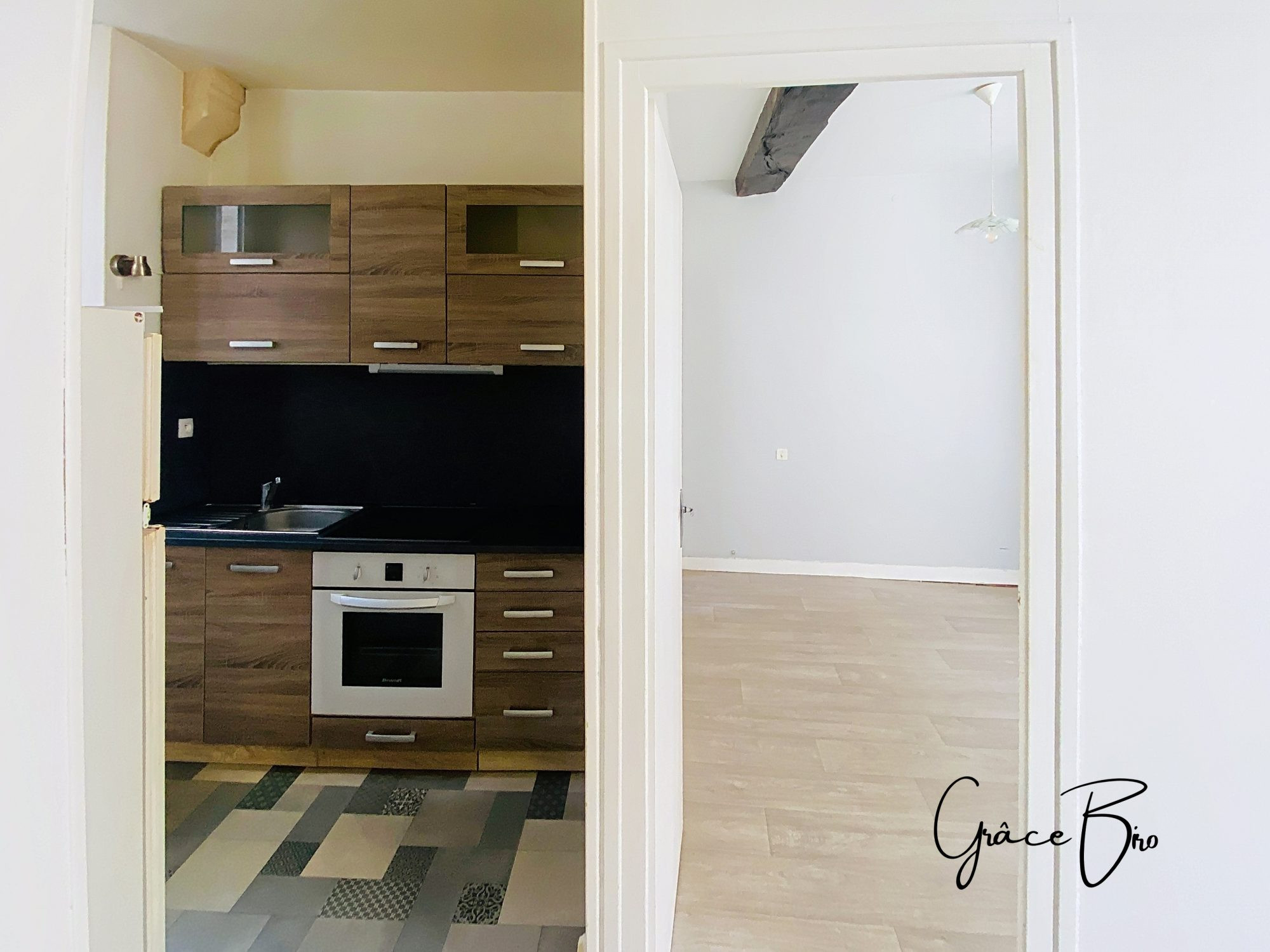 Bright 2-room apartment 35m² in the heart of Saintes 5
