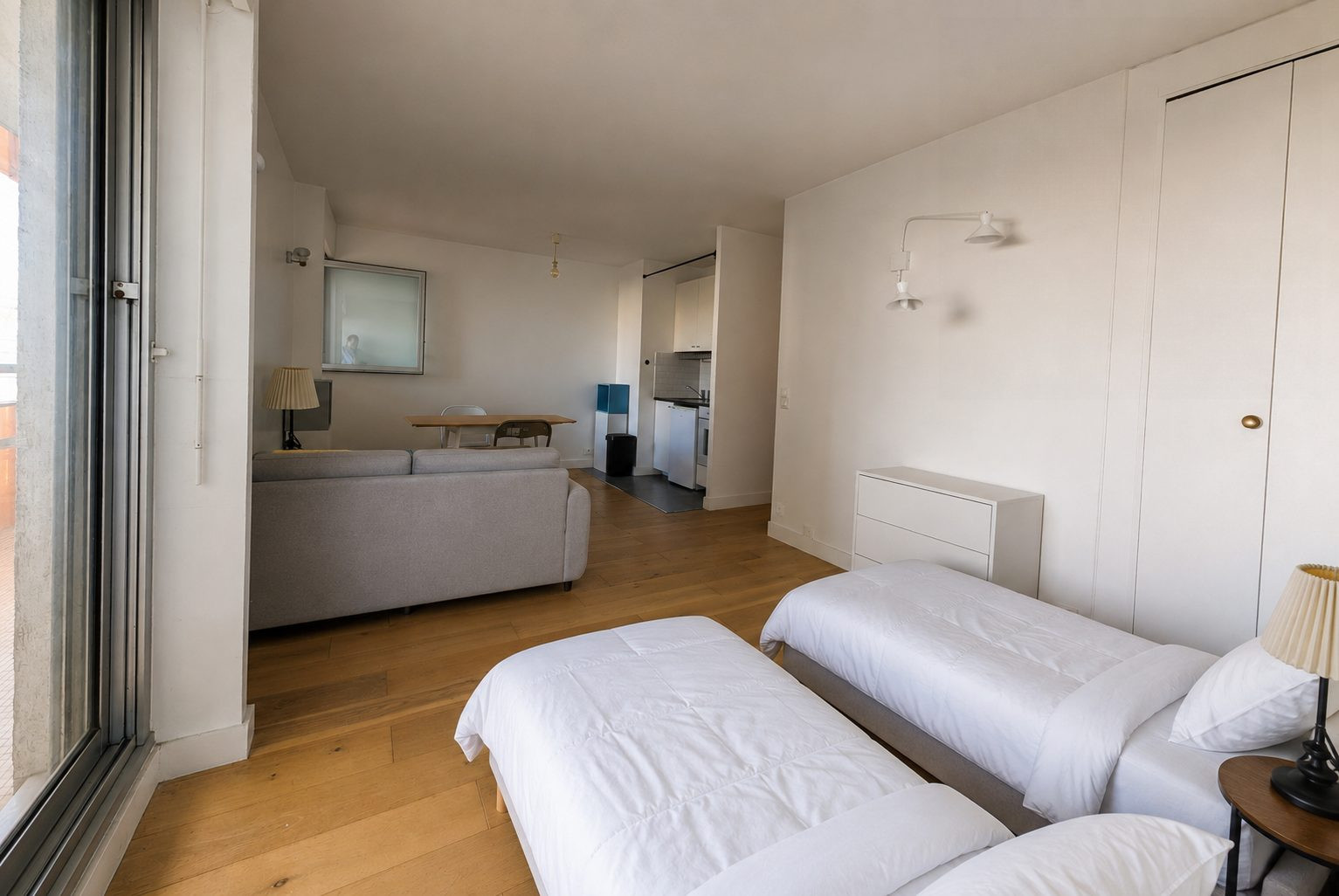 Grand studio lumineux – Balcon – Canal Saint-Martin
