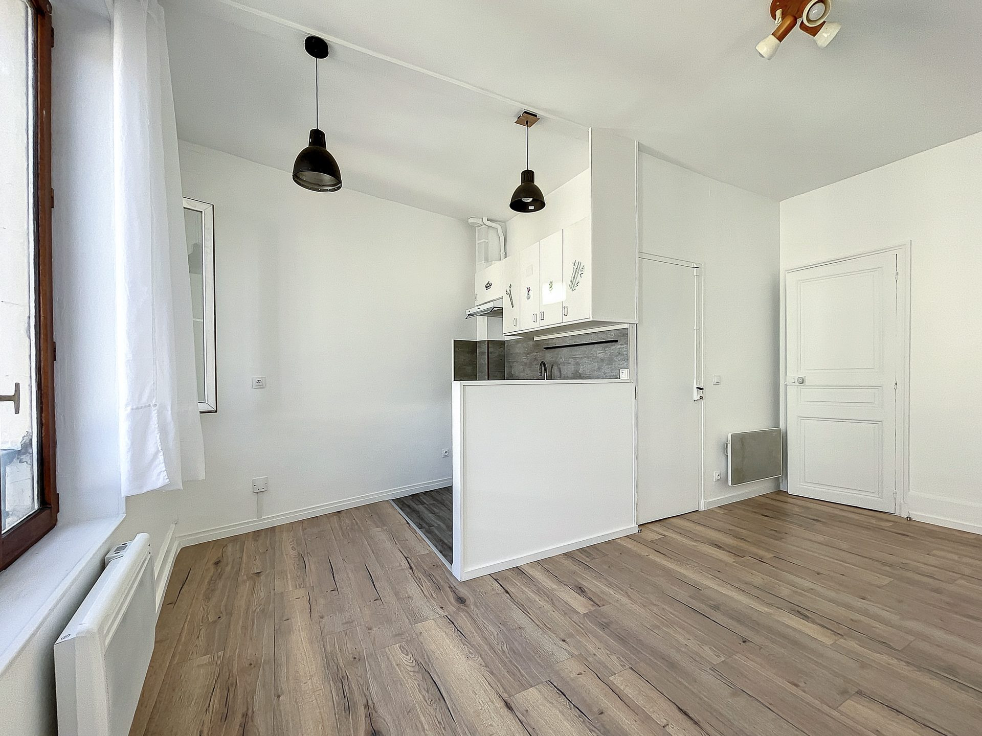 2-Room Apartment for Rent 3