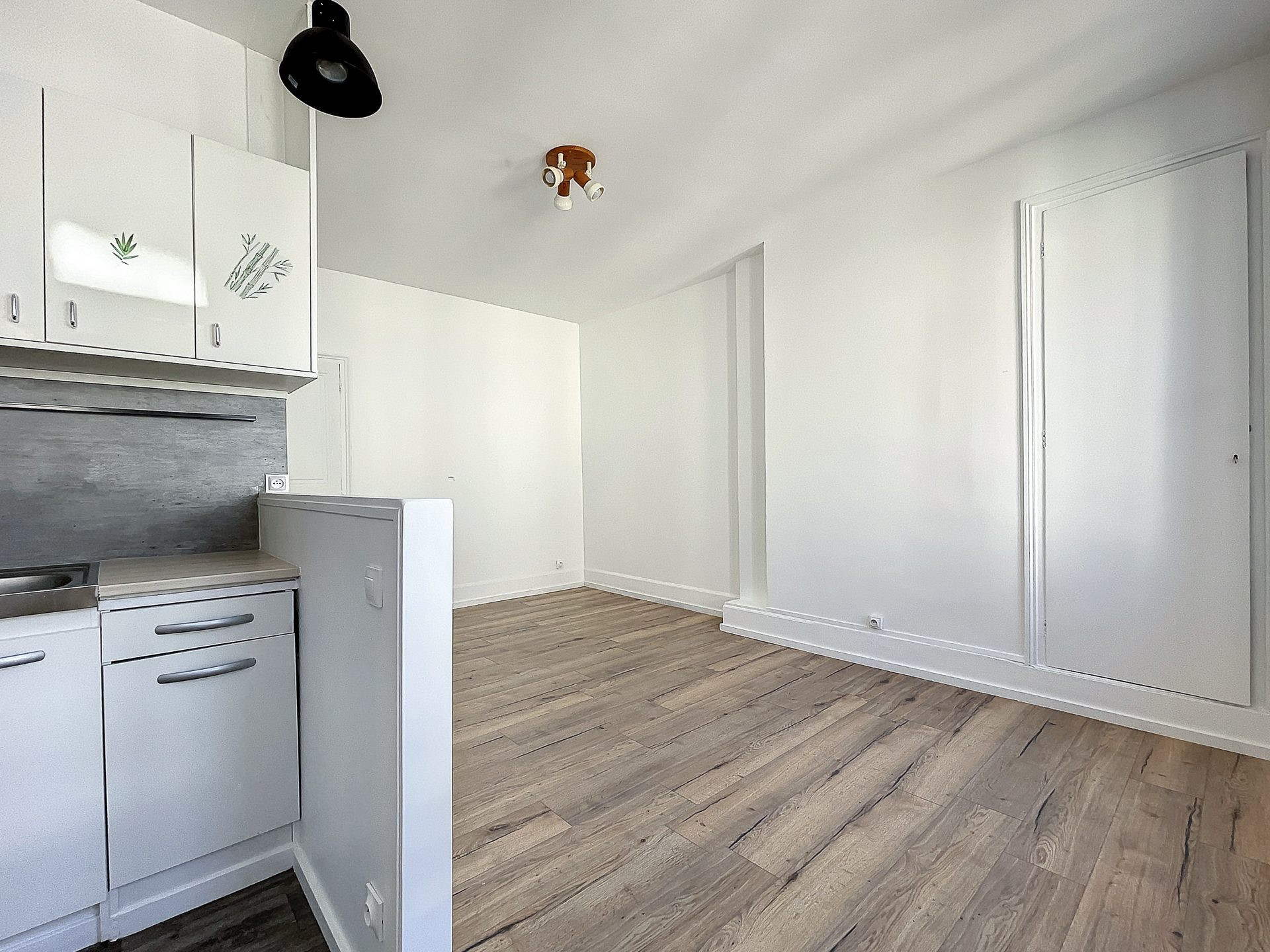2-Room Apartment for Rent 4