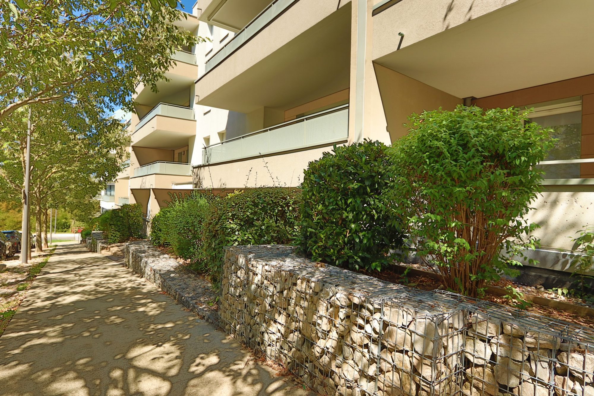 Location appartement meublé Saint-Julien-en-Genevois : T3 avec grand balcon, garage et cave