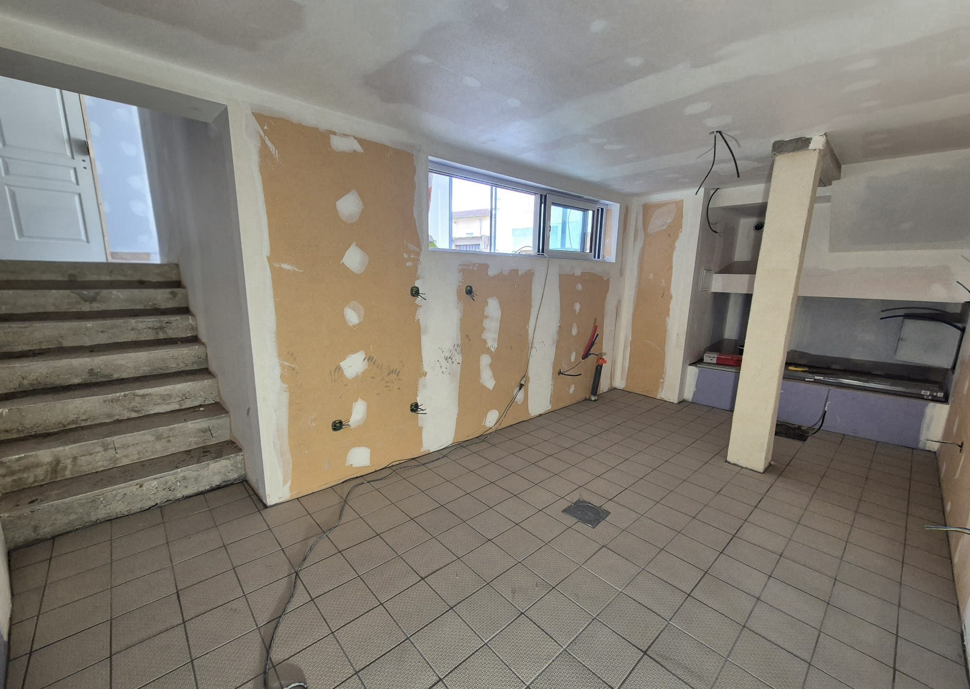 FOR RENT – NEW COMMERCIAL SPACE – CALUIRE-ET-CUIRE 4