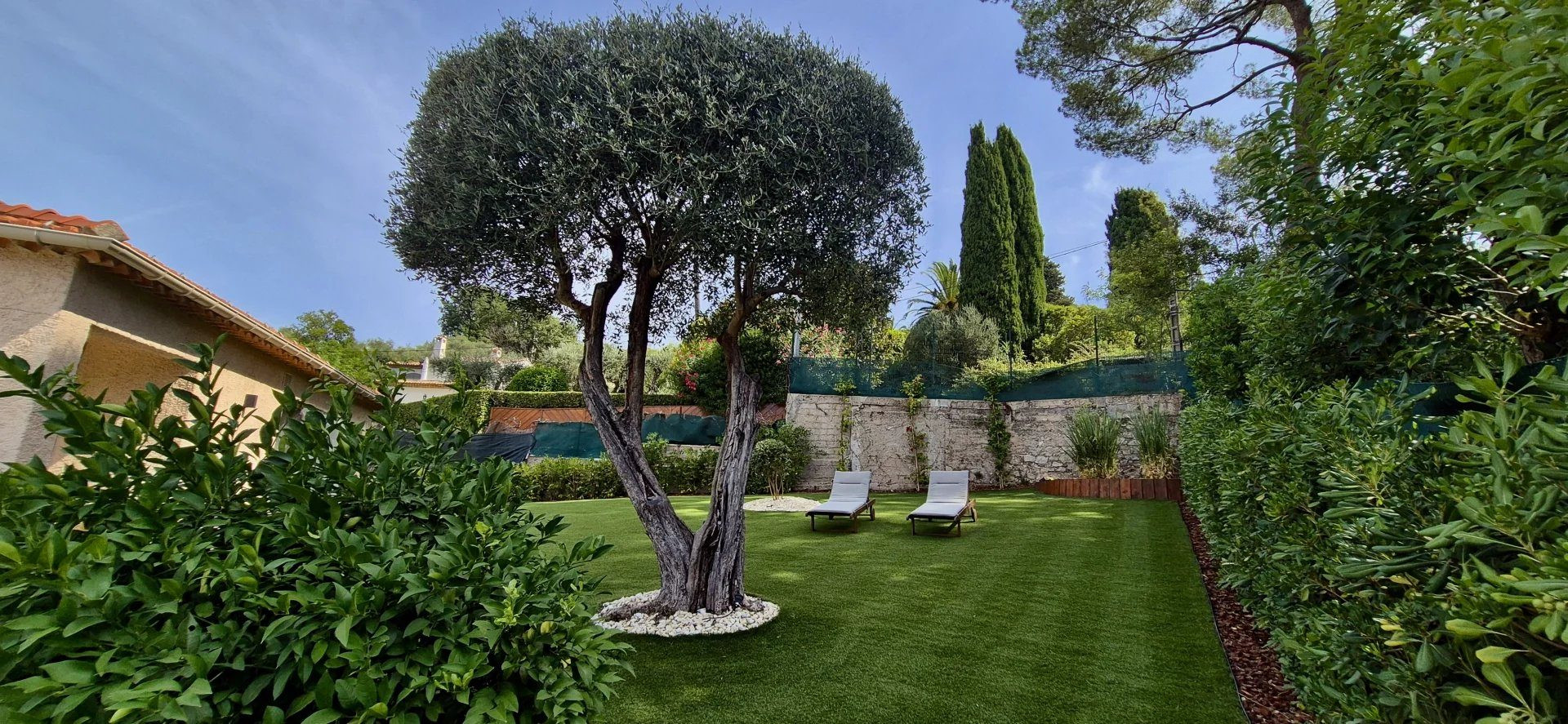 Maison à louer à Mougins, 204 m²