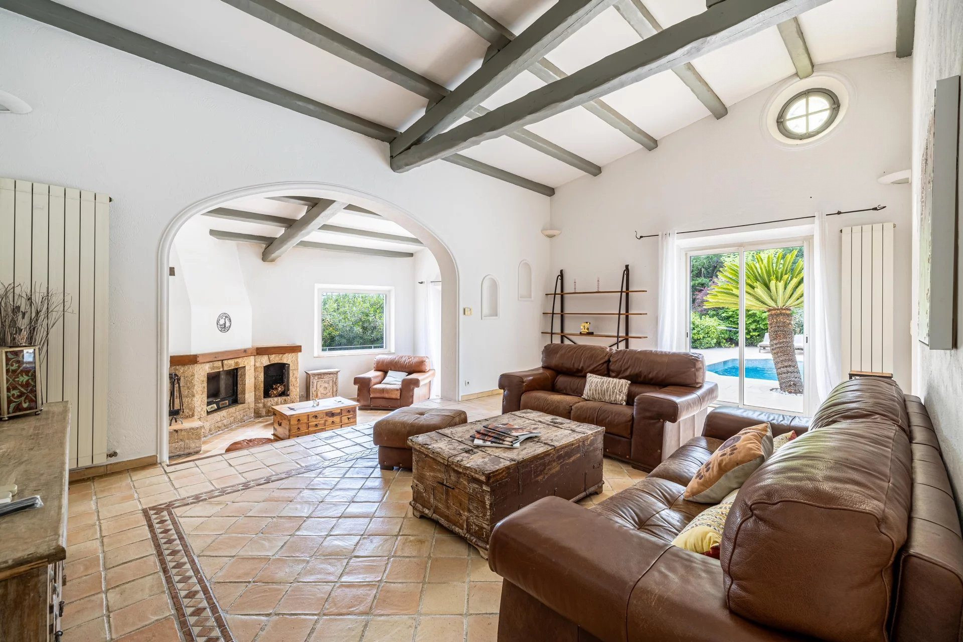 Maison à louer à Mougins, 256 m²