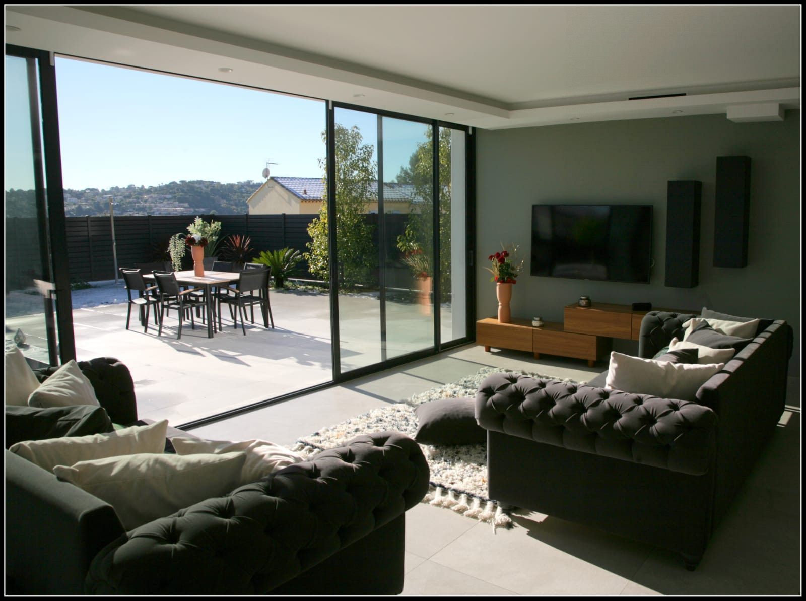 Très belle villa contemporaine à louer à lannée
