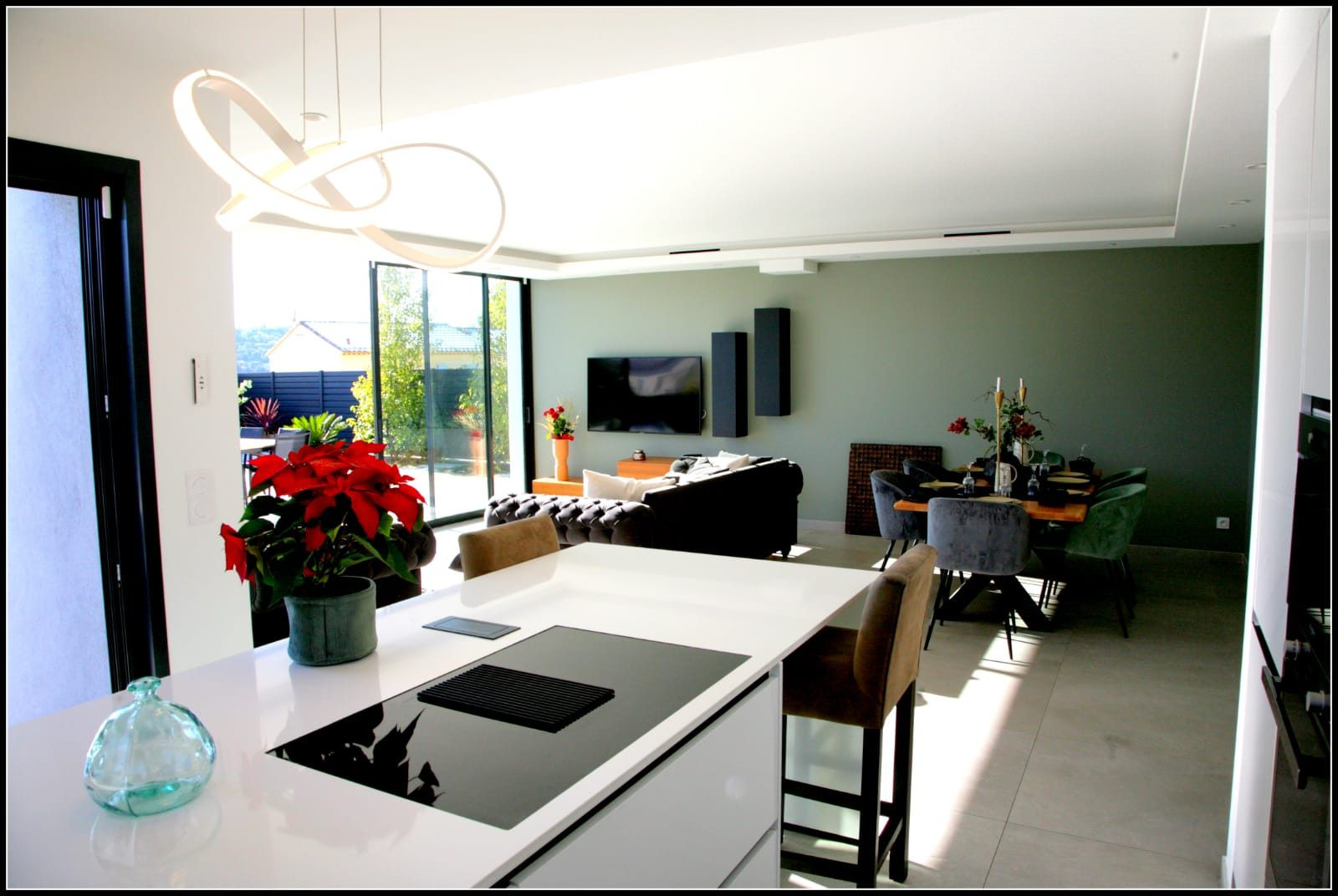 Très belle villa contemporaine à louer à lannée