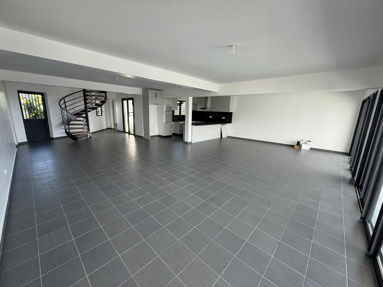 House for rent in Saint-Pierre, 250 m²
