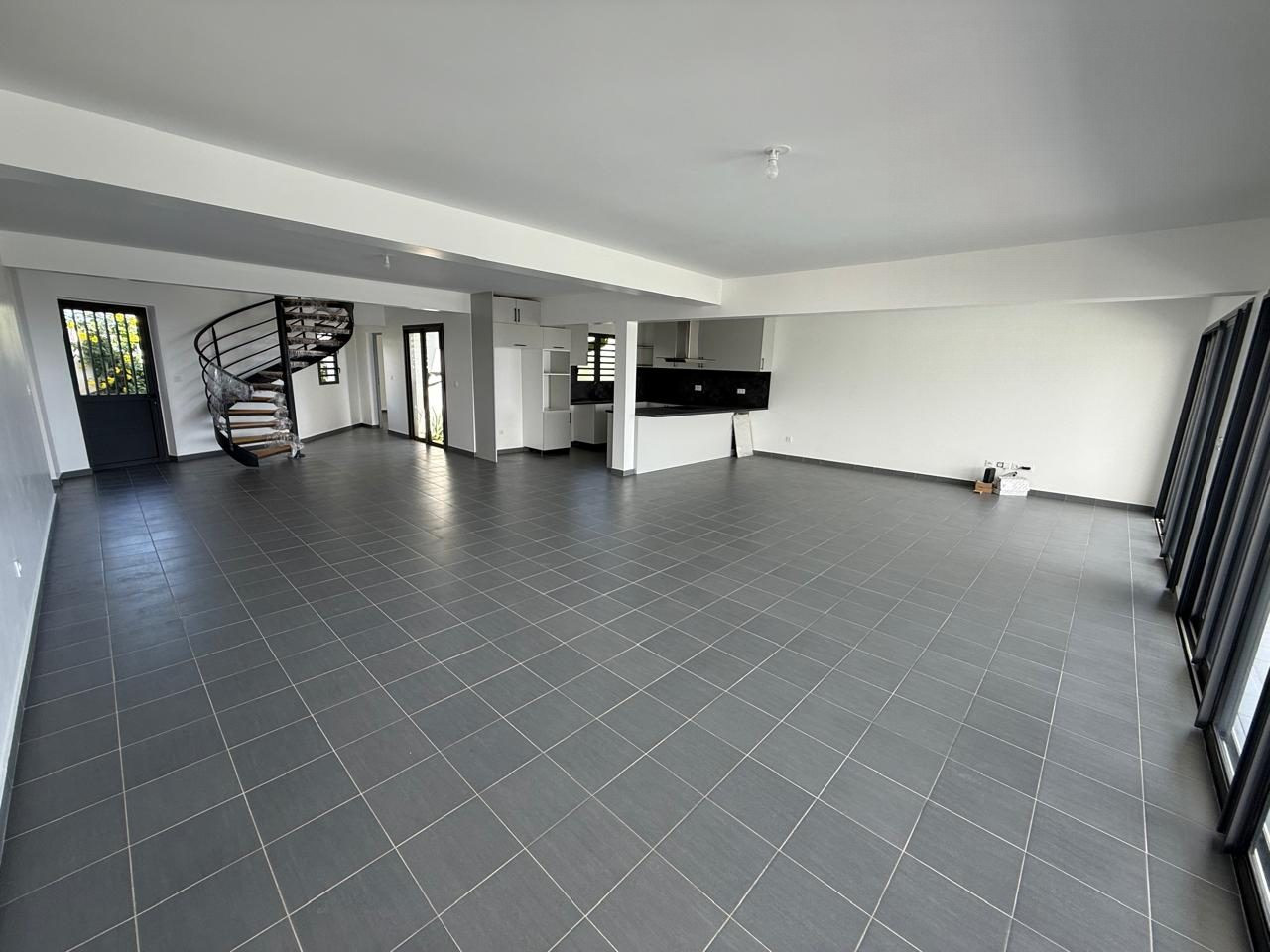 Maison à louer à Saint-Pierre, 250 m²