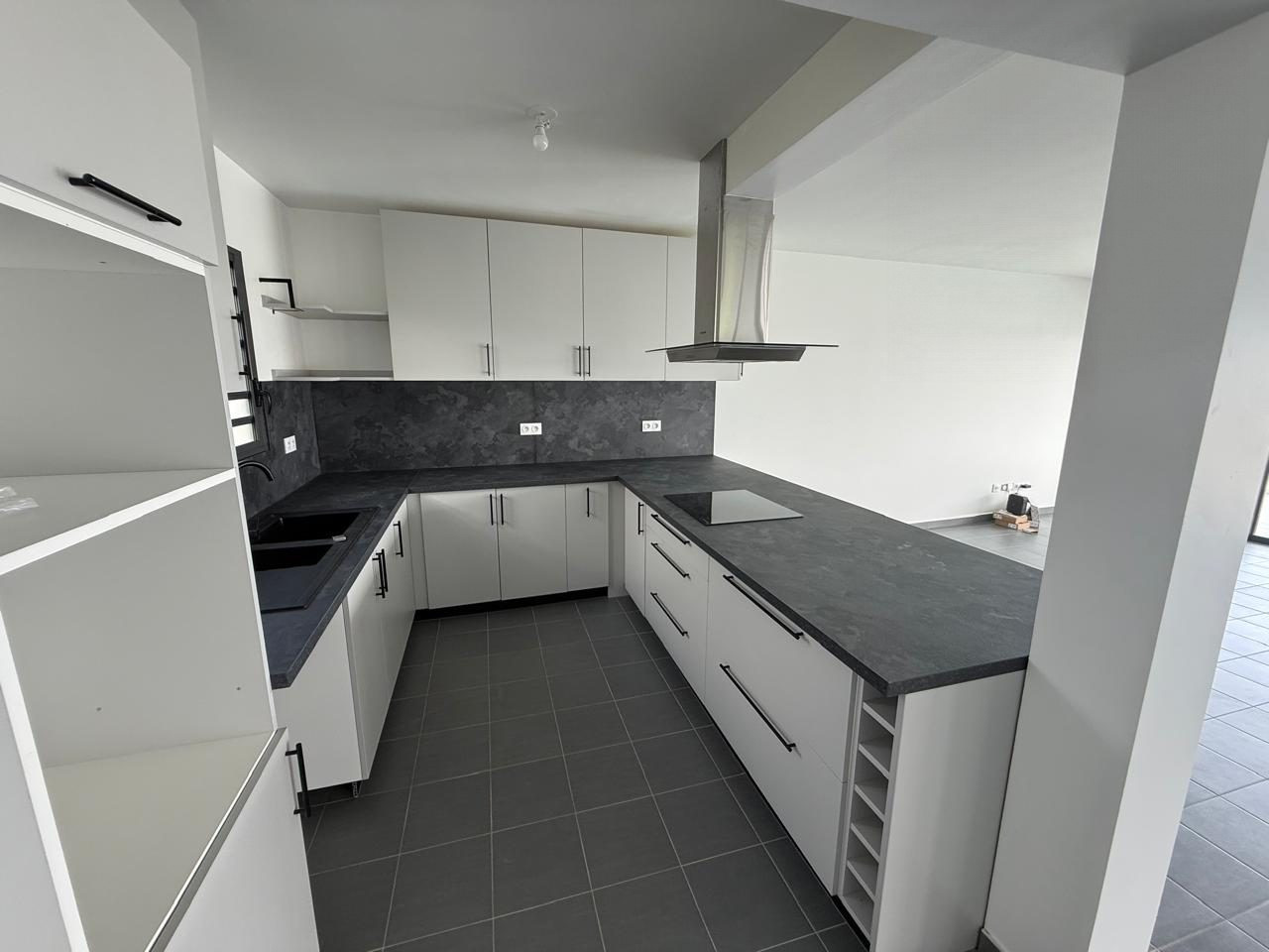Maison à louer à Saint-Pierre, 250 m²