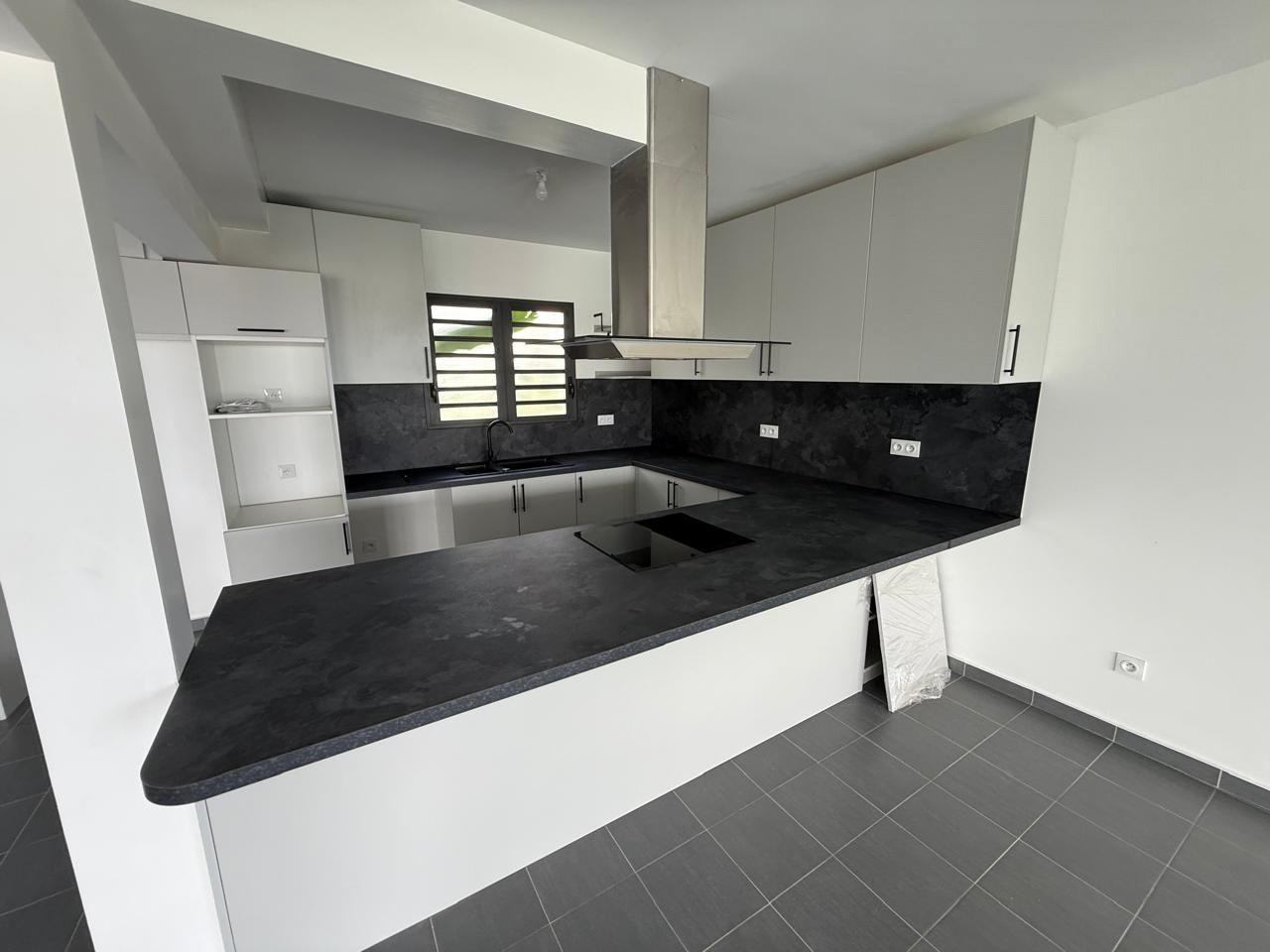 Maison à louer à Saint-Pierre, 250 m²