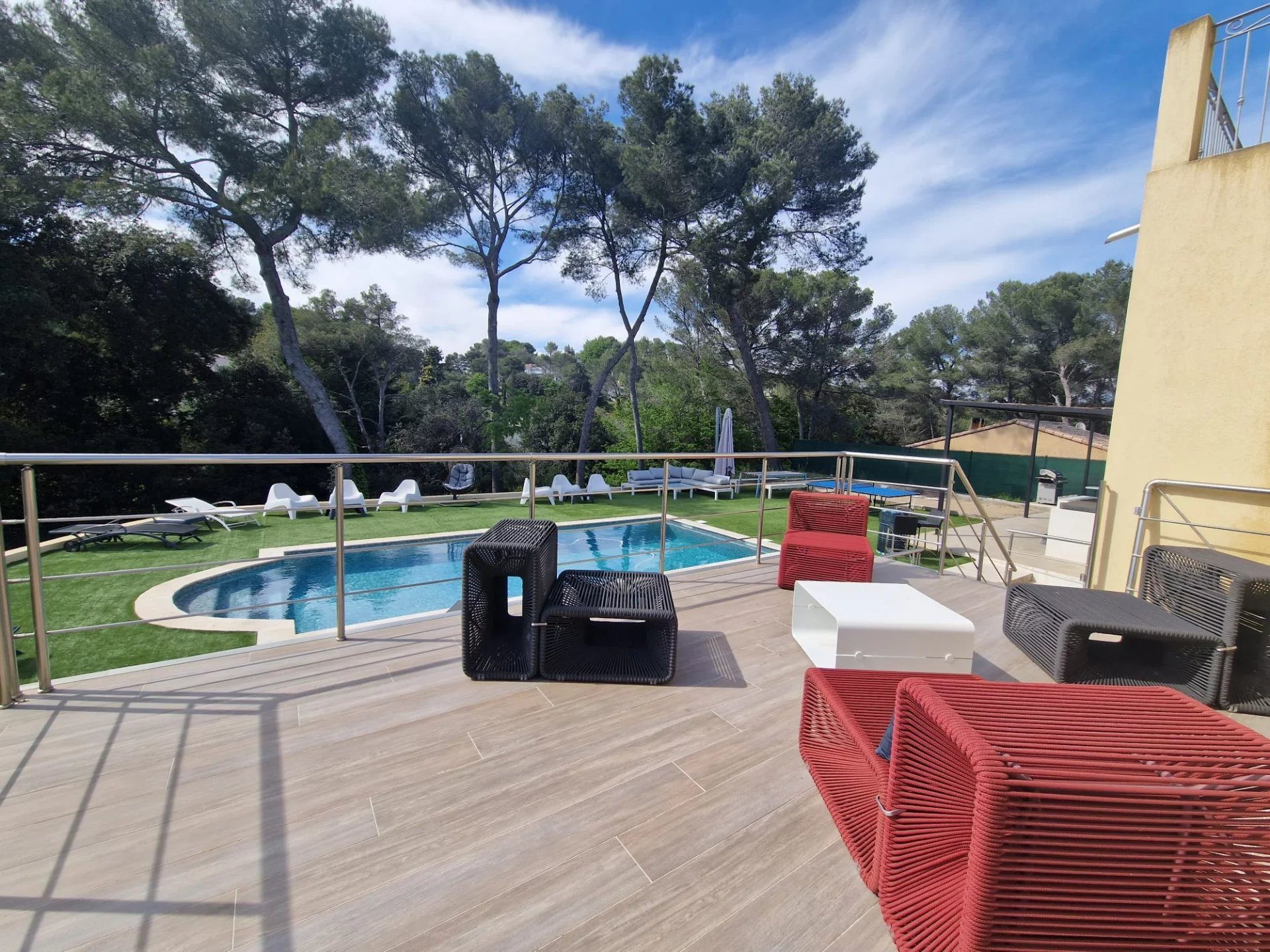 Maison à louer à Vallauris, 190 m²
